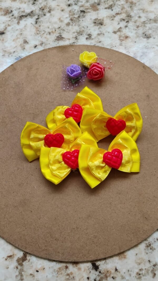 Laço duplo amarelo com coraçao 10 unid